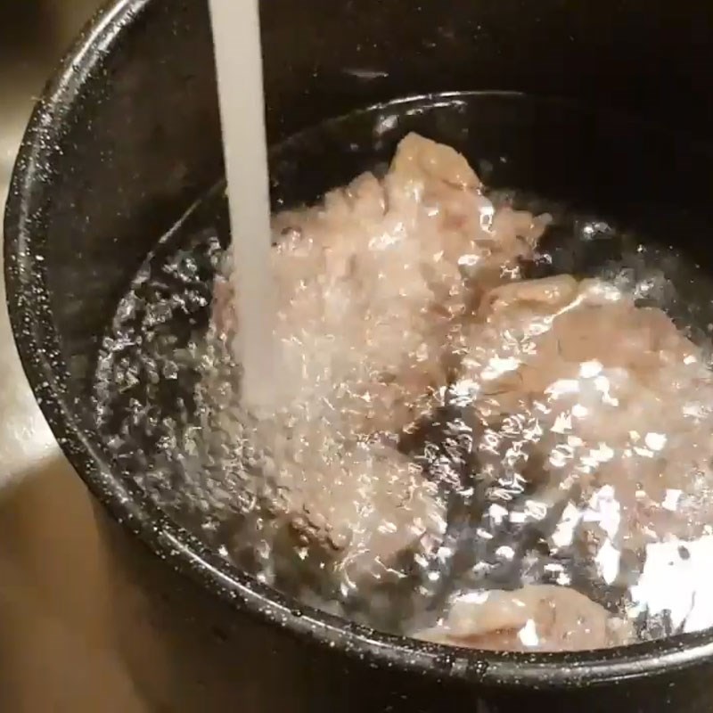 Bước 1 Sơ chế đuôi bò và thịt bò phở đuôi bò