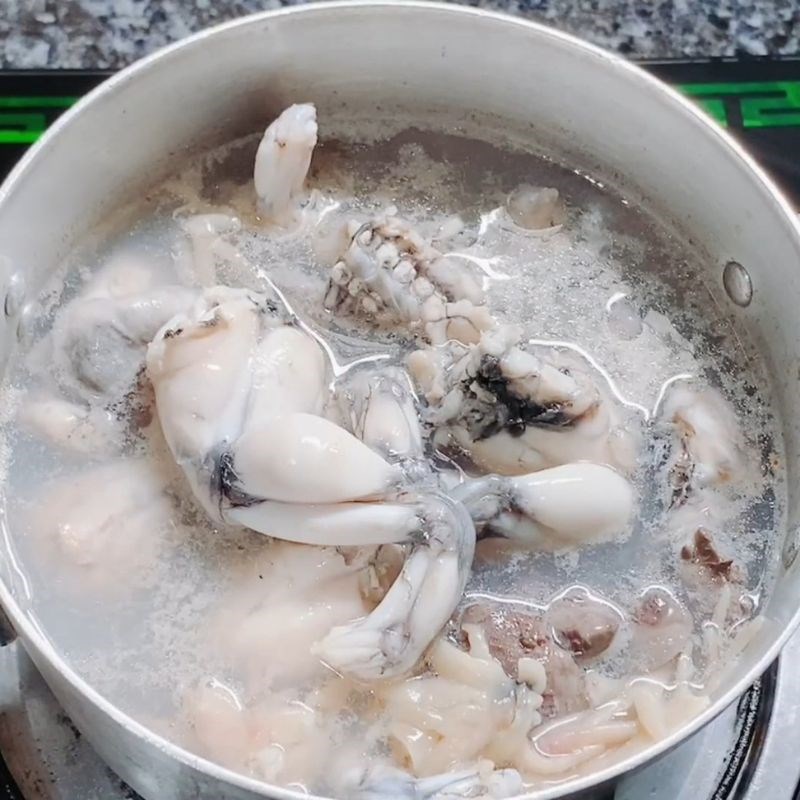 Bước 1 Sơ chế ếch và các nguyên liệu khác Lẩu ếch chua cay