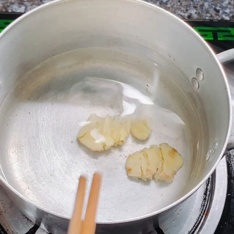 Bước 1 Sơ chế ếch và các nguyên liệu khác Lẩu ếch chua cay