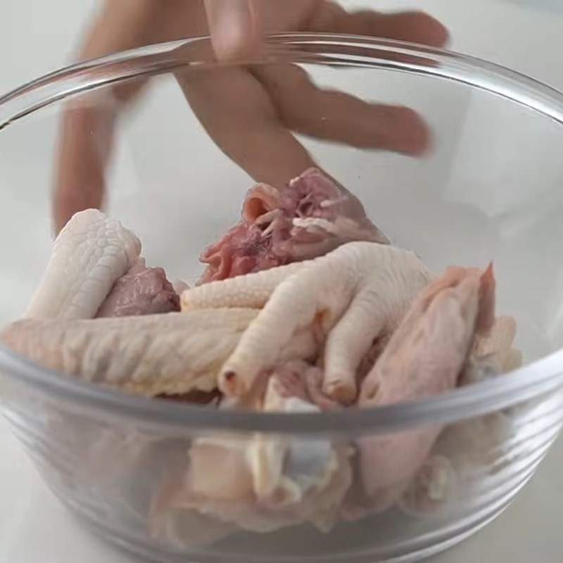 Bước 1 Sơ chế gà Lẩu gà miền Bắc