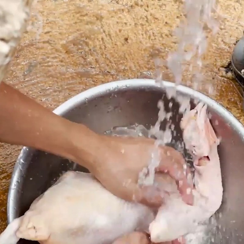 Bước 1 Sơ chế gà ta và ướp gia vị Lẩu gà lá é Đà Lạt