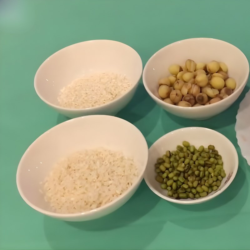 Bước 2 Sơ chế hạt sen, gạo và đậu xanh Cháo chim bồ câu