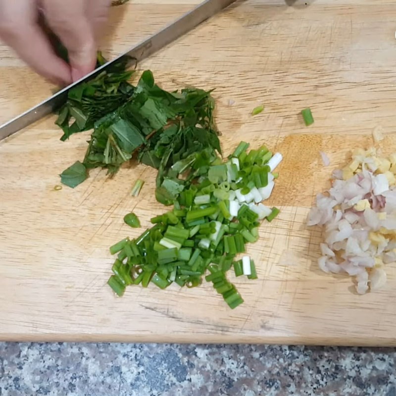 Bước 1 Sơ chế hàu sữa và các nguyên liệu khác canh chua hàu sữa