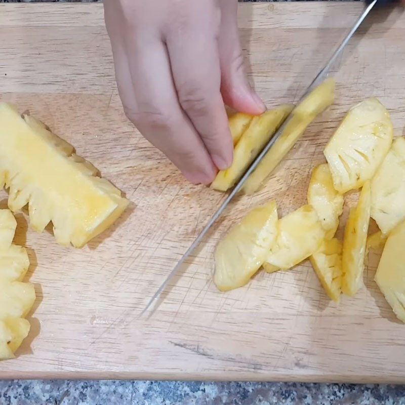 Bước 1 Sơ chế hàu sữa và các nguyên liệu khác canh chua hàu sữa