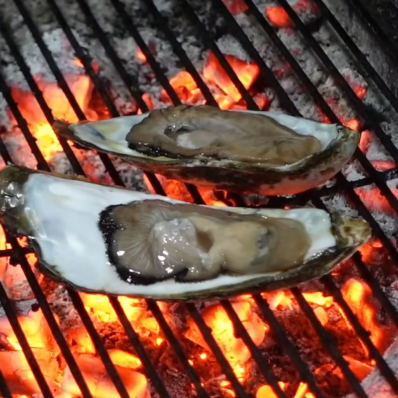 Bước 4 Sơ chế hàu tươi và nướng sơ sốt phô mai nướng hàu