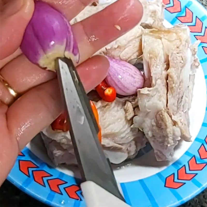 Bước 2 Sơ chế khoai lang và các nguyên liệu khác Canh khoai lang