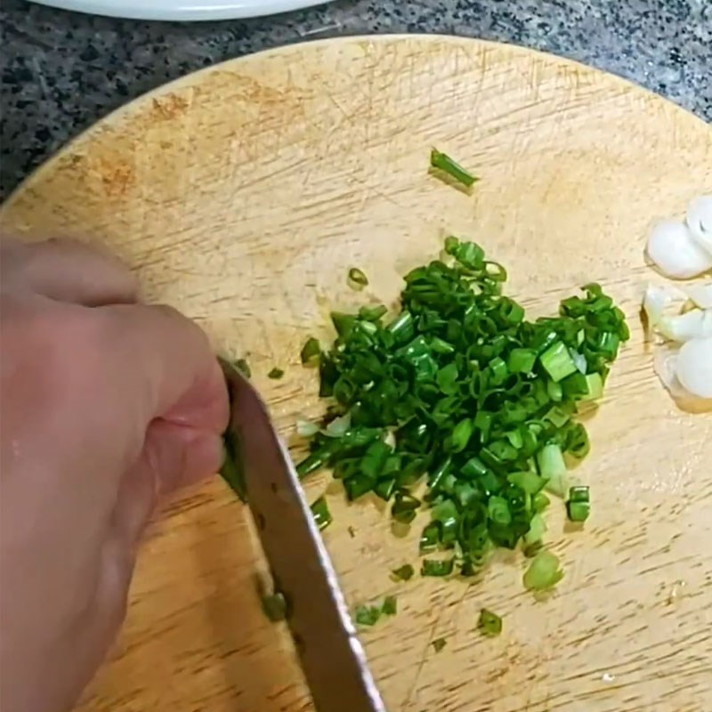 Bước 2 Sơ chế khoai lang và các nguyên liệu khác Canh khoai lang