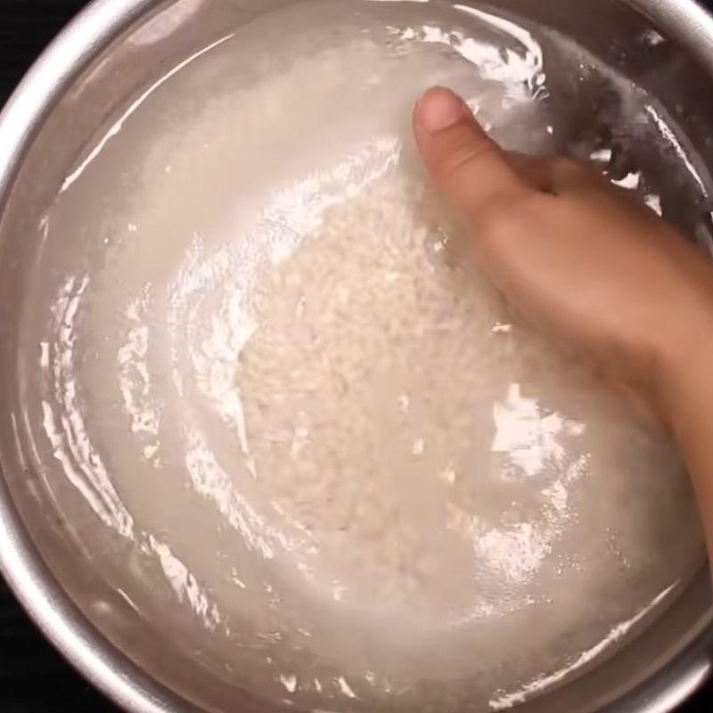 Bước 1 Sơ chế nếp và đậu xanh Gói bánh chưng bằng lá chuối