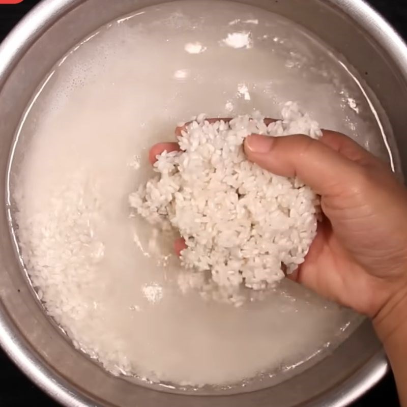 Bước 1 Sơ chế nếp và đậu xanh Gói bánh chưng bằng lá chuối