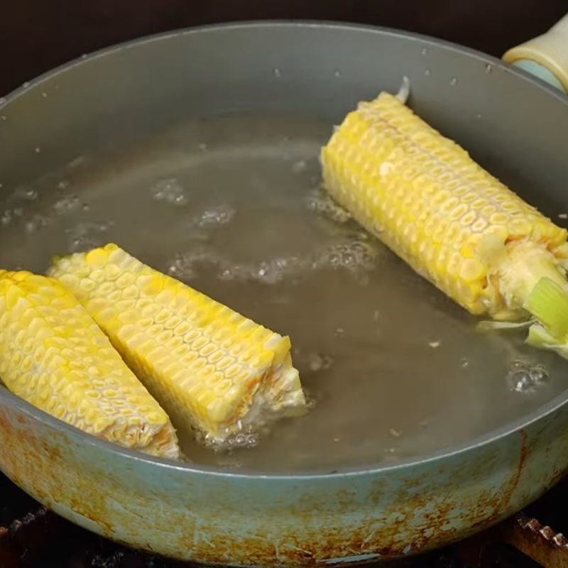Bước 1 Sơ chế ngô Xôi ngô ngọt nước cốt dừa bằng xửng hấp
