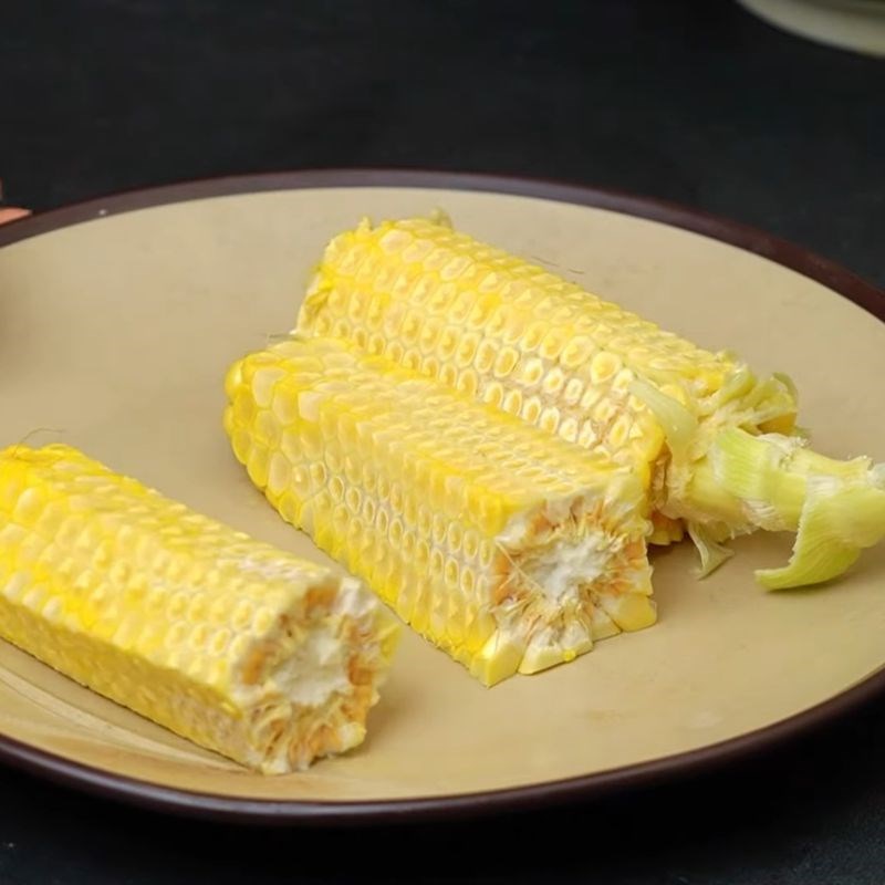 Bước 1 Sơ chế ngô Xôi ngô ngọt nước cốt dừa bằng xửng hấp