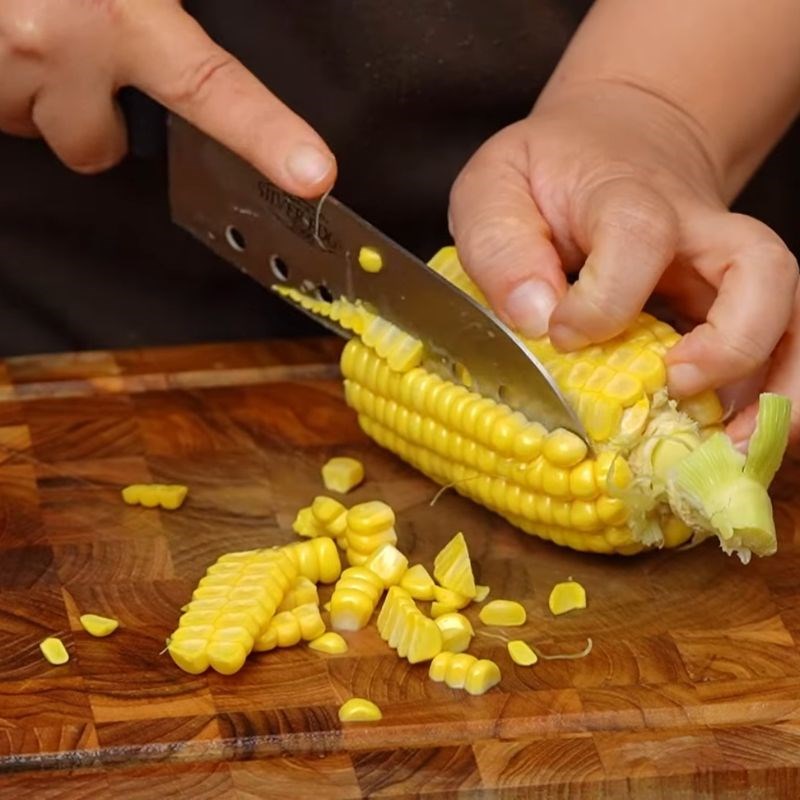 Bước 1 Sơ chế ngô Xôi ngô ngọt nước cốt dừa bằng xửng hấp