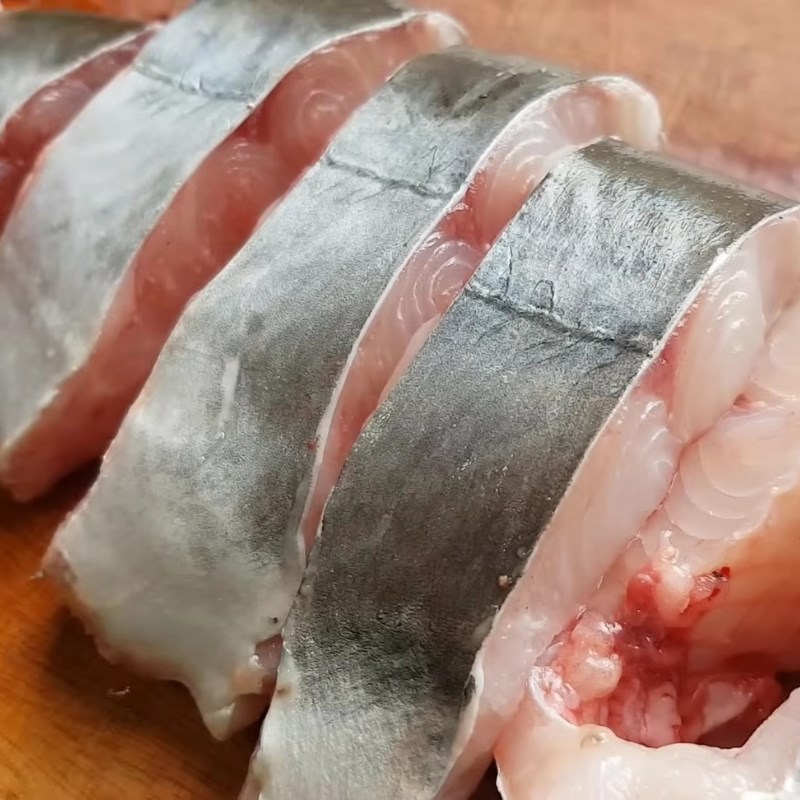 Bước 1 Sơ chế nguyên liệu Cá kho
