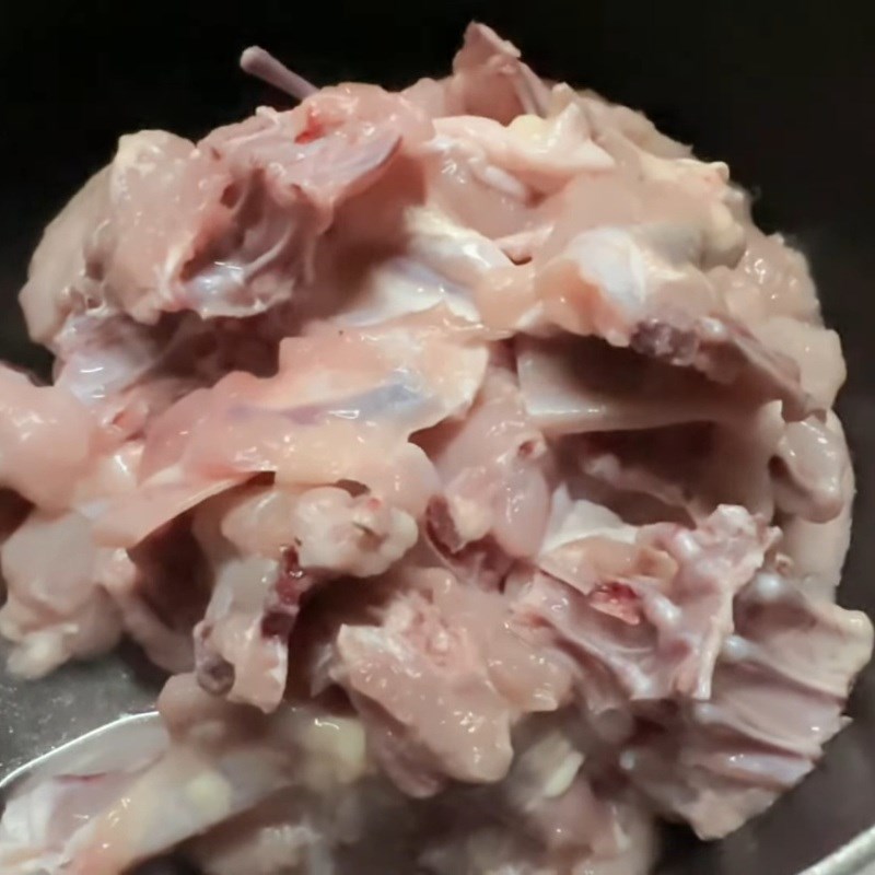 Bước 1 Sơ chế nguyên liệu Gà hầm nấm