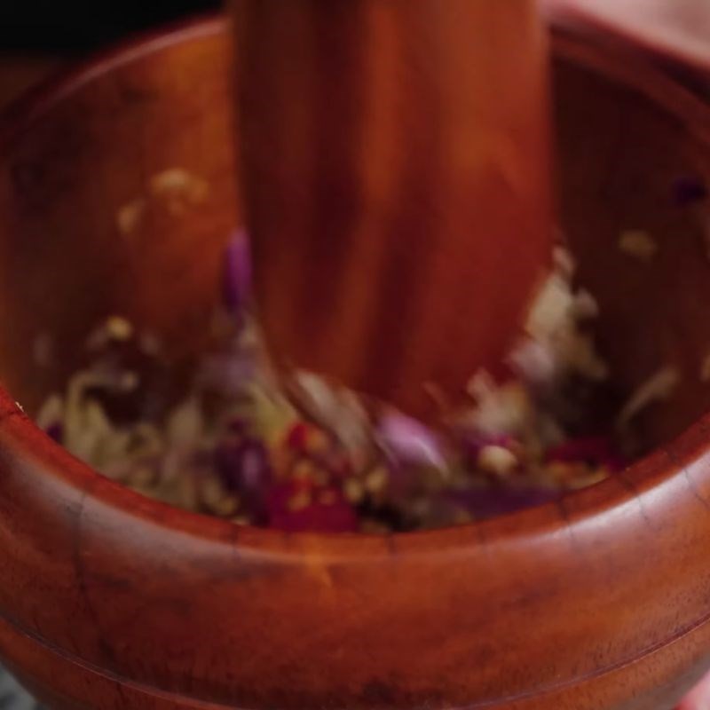 Bước 1 Sơ chế nguyên liệu Thịt gà chiên nước mắm