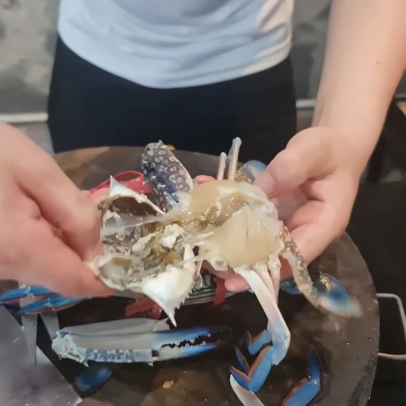 Bước 1 Sơ chế nguyên liệu Lẩu ghẹ kim chi