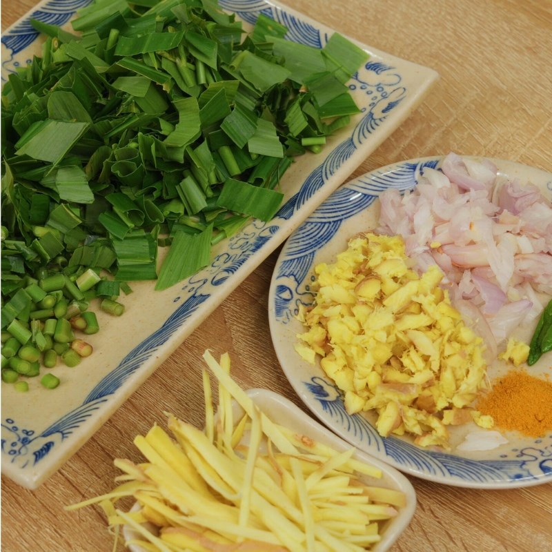 Bước 1 Sơ chế nguyên liệu Gà xào gừng