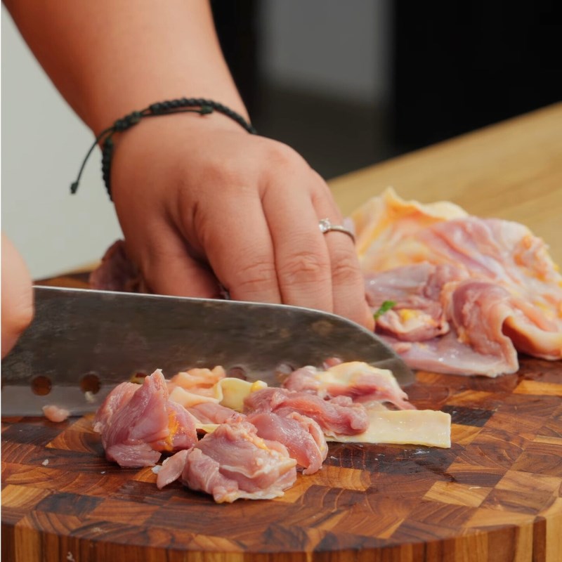 Bước 1 Sơ chế nguyên liệu Gà xào gừng