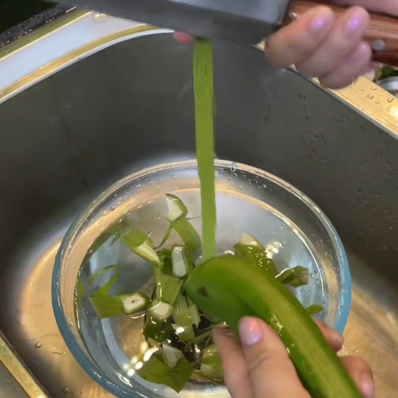 Bước 1 Sơ chế nguyên liệu Chuối nấu đánh nhuyễn