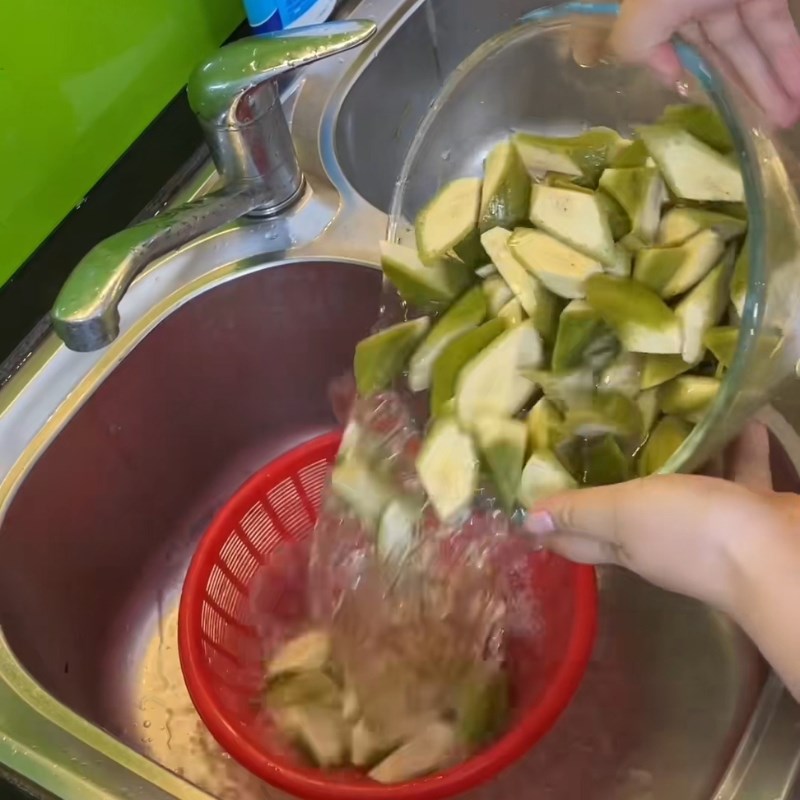 Bước 1 Sơ chế nguyên liệu Chuối nấu đánh nhuyễn