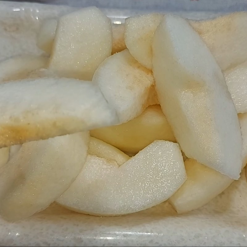 Bước 1 Sơ chế nguyên liệu Lê chưng trị ho cho người lớn