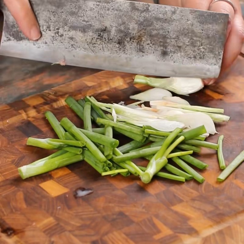 Bước 1 Sơ chế nguyên liệu Dẻ sườn bò nấu dưa chua