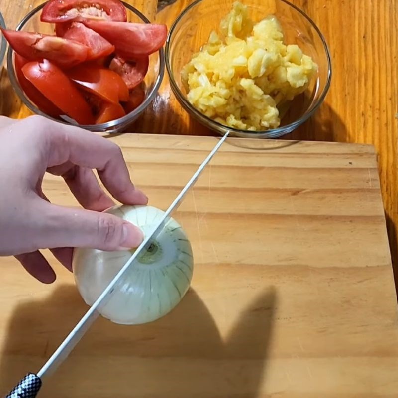 Bước 1 Sơ chế nguyên liệu Lẩu cua Cà Mau