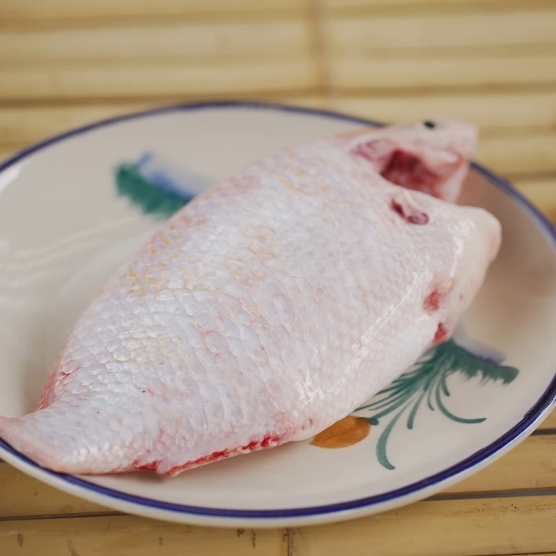 Bước 1 Sơ chế nguyên liệu tươi ngon Cá hấp giấy bạc