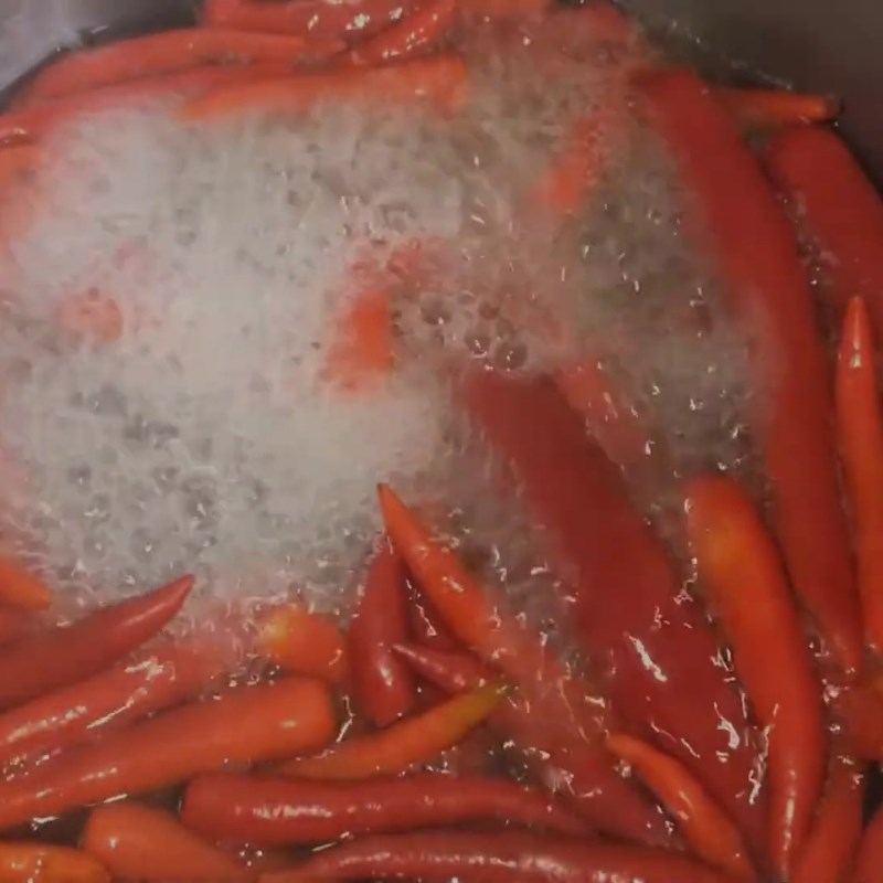 Bước 1 Sơ chế ớt tươi và luộc ớt Ớt xào