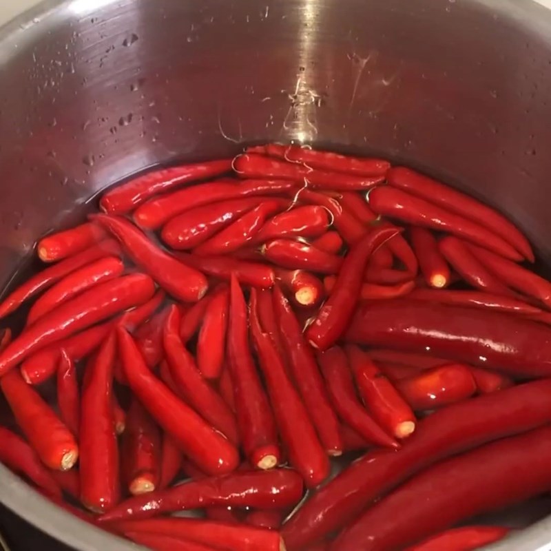 Bước 1 Sơ chế ớt tươi và luộc ớt Ớt xào