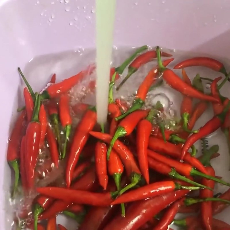 Bước 1 Sơ chế ớt tươi và luộc ớt Ớt xào