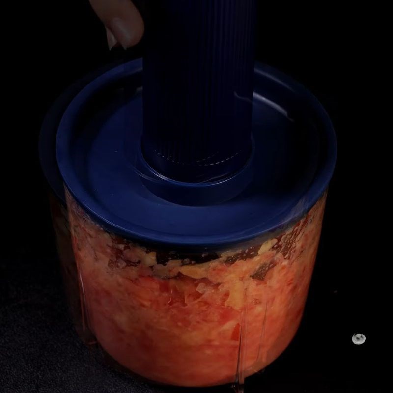 Bước 2 Sơ chế rau củ và xay hỗn hợp tạo màu cho nước lẩu lẩu thái hải sản