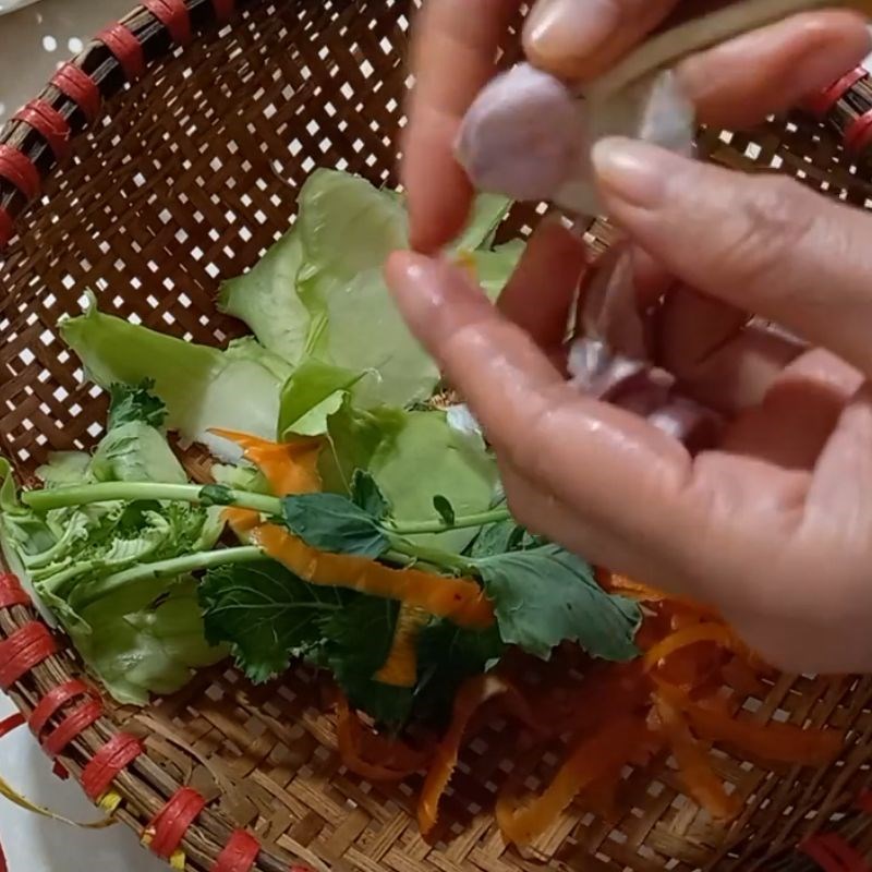 Bước 1 Sơ chế su hào, cà rốt và các nguyên liệu khác Su hào muối xổi