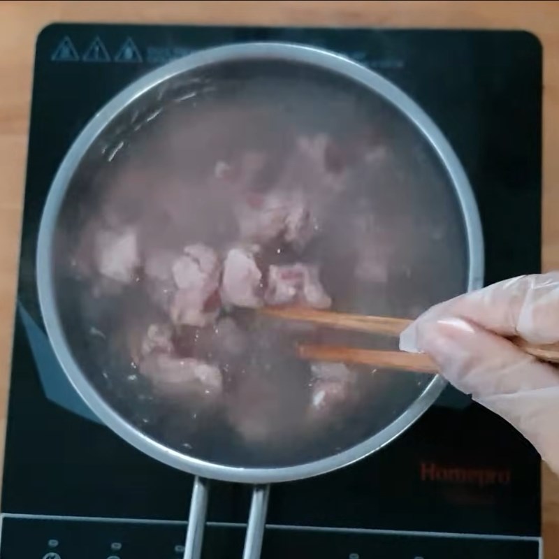 Bước 1 Sơ chế sườn non đúng cách Sườn xào chua ngọt bằng chanh