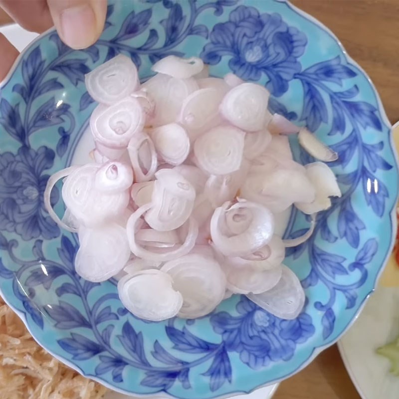 Bước 1 Sơ chế tép khô và các nguyên liệu khác Tép khô rang khế