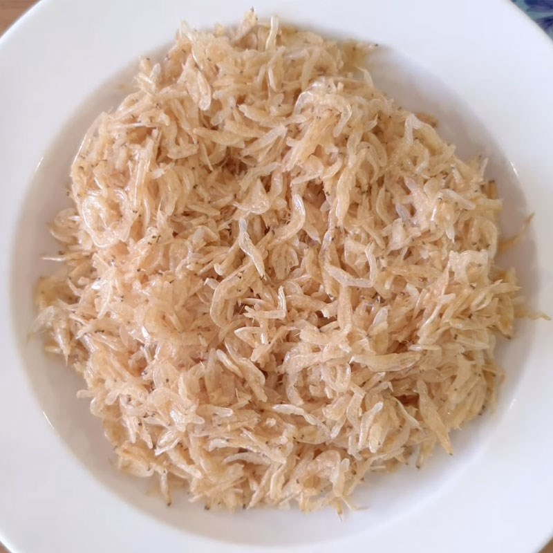 Bước 1 Sơ chế tép khô và các nguyên liệu khác Tép khô rang khế