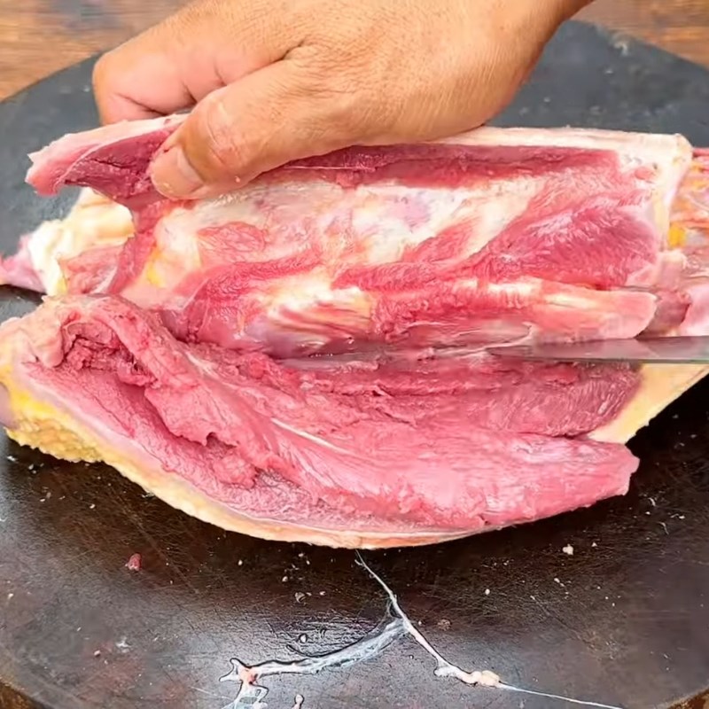 Bước 1 Sơ chế thịt ngan Ngan tái chanh