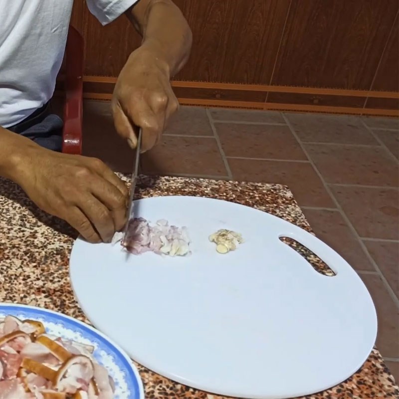 Bước 1 Sơ chế thịt thỏ và chuẩn bị gia vị Thịt thỏ xào sả ớt