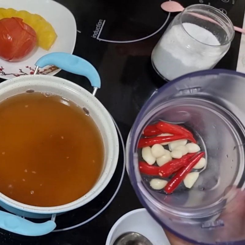 Bước 4 Sơ chế tỏi, ớt, cà chua và dứa (hỗn hợp xay) Nước mắm ăn bánh xèo miền Trung
