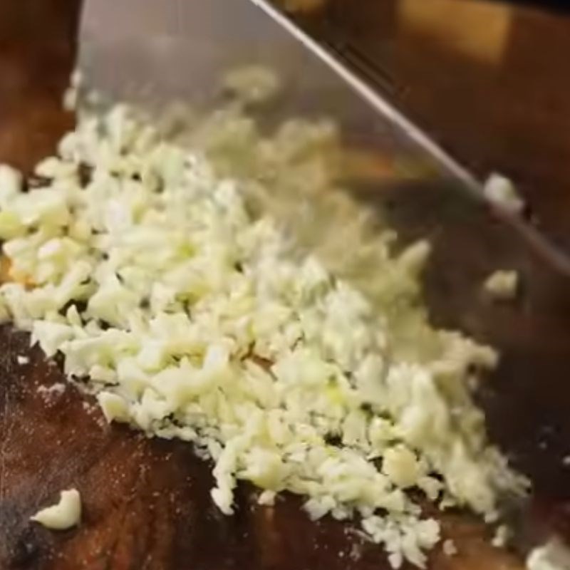 Bước 1 Sơ chế tỏi ớt và vắt chanh Nước mắm ăn bánh ướt