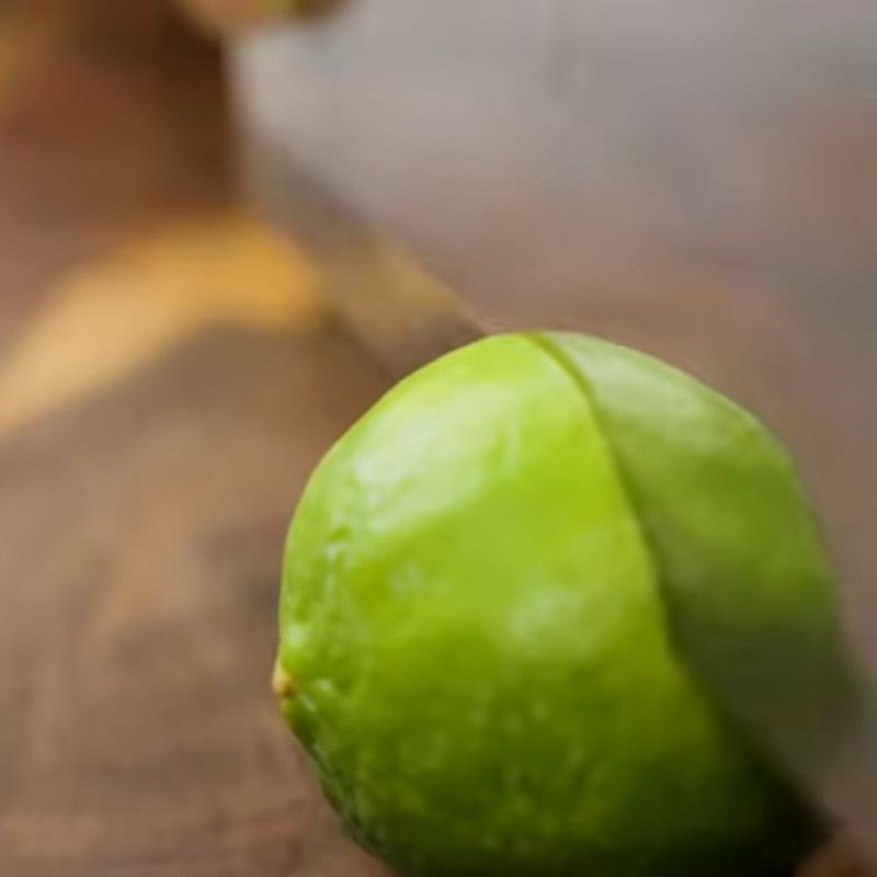 Bước 1 Sơ chế tỏi ớt và vắt chanh Nước mắm ăn bánh ướt