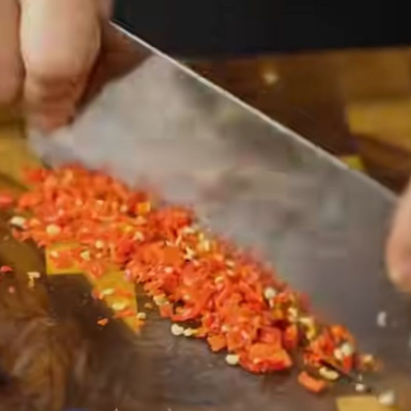 Bước 1 Sơ chế tỏi ớt và vắt chanh Nước mắm ăn bánh ướt