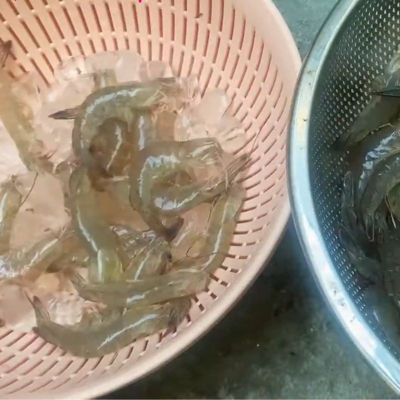 Bước 1 Sơ chế tôm tươi Tôm khô bằng nồi chiên không dầu