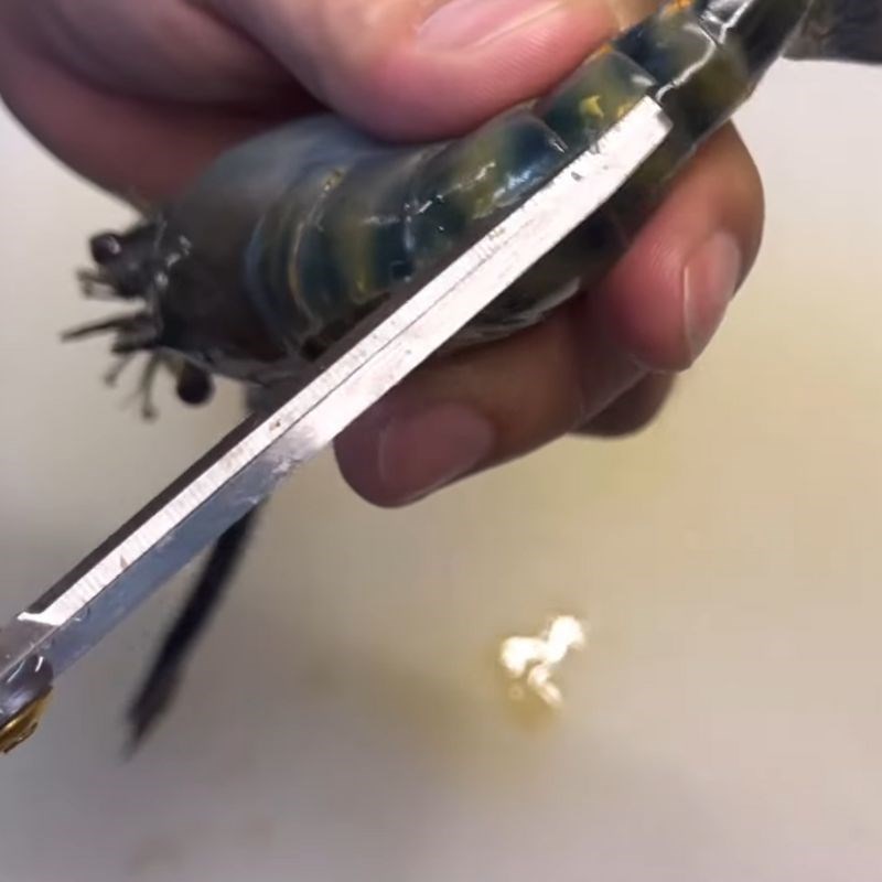 Bước 2 Sơ chế tôm và chuẩn bị nướng Sốt phô mai nướng tôm