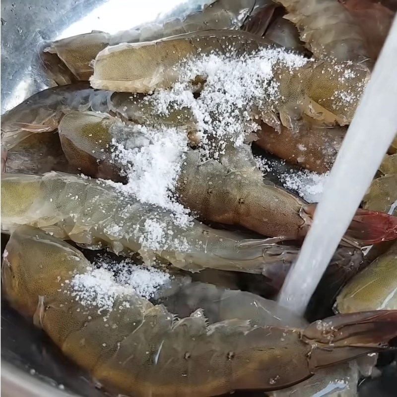 Bước 1 Sơ chế tôm và thịt ba rọi Thịt kho tôm