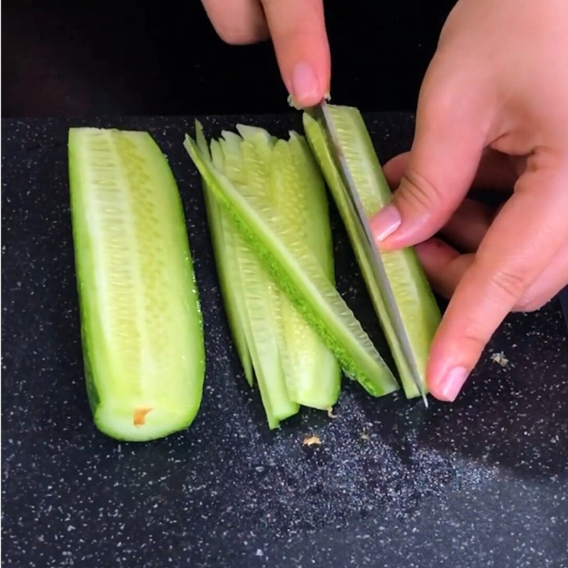 Bước 4 Sơ chế và cắt thái nguyên liệu Bún cuốn