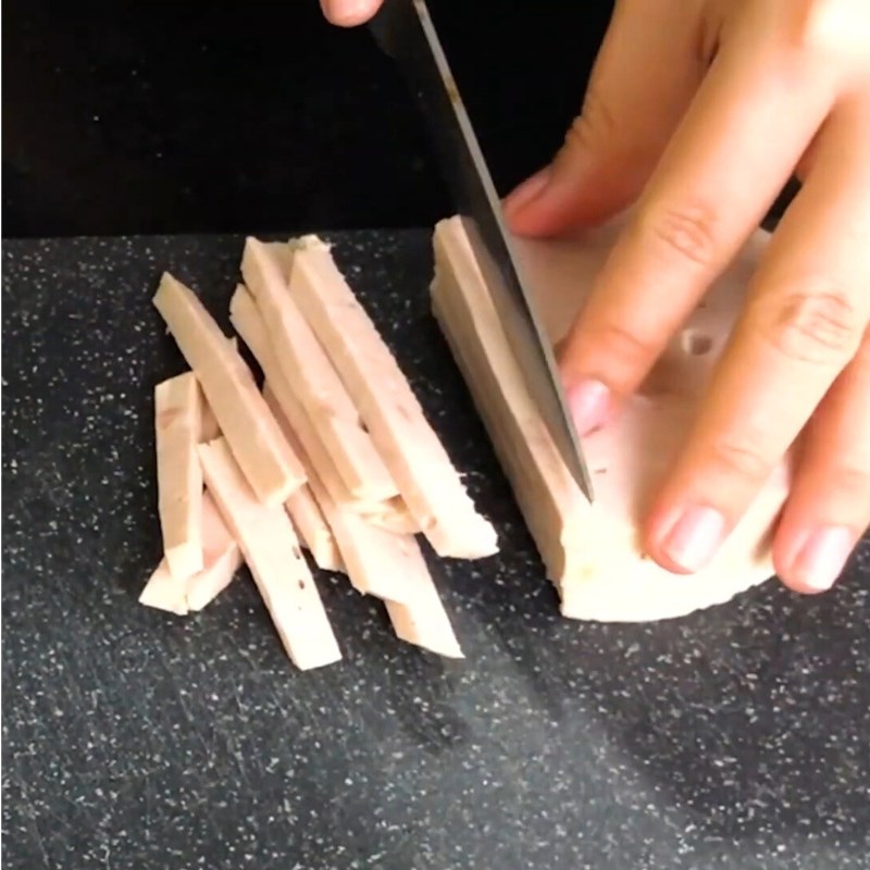 Bước 4 Sơ chế và cắt thái nguyên liệu Bún cuốn