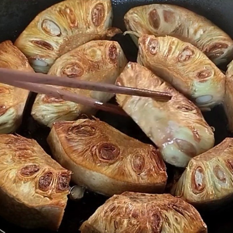 Bước 1 Sơ chế và chiên mít non Mít non kho thịt