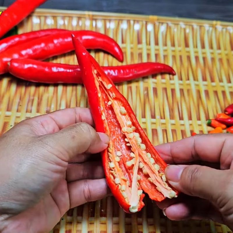 Bước 1 Sơ chế ớt và lá chanh Muối ớt đỏ chấm gà