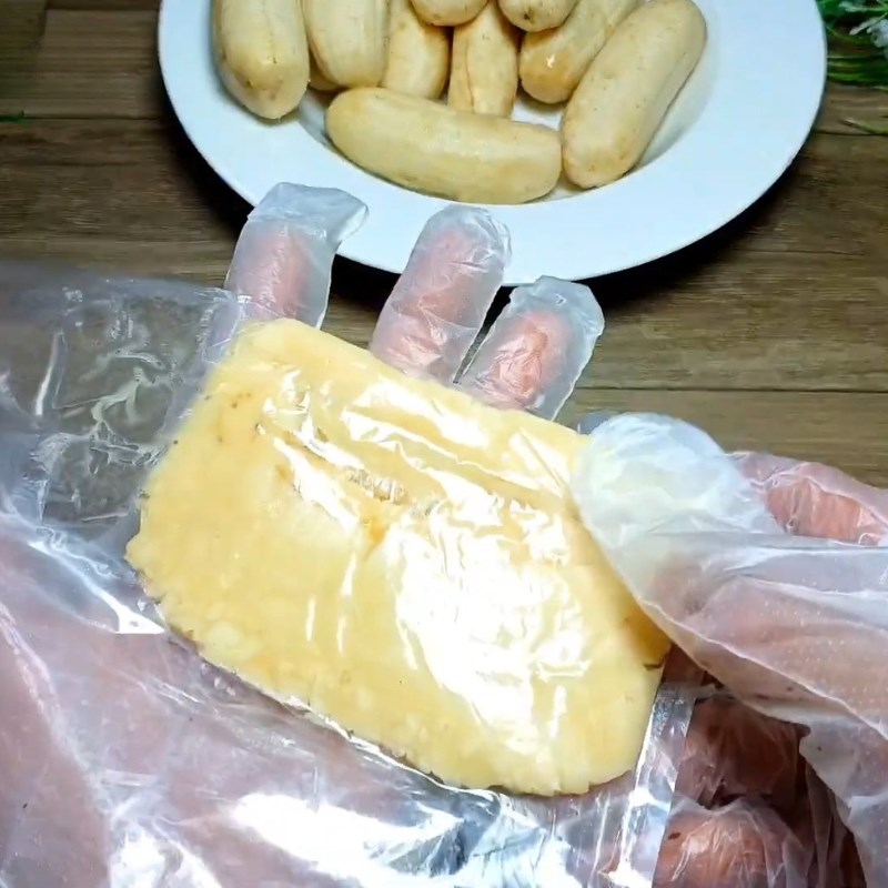 Bước 3 Sơ chế và ép chuối xiêm Kem chuối bột năng